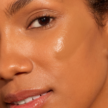 Charger l'image dans la galerie, Glow Fixation SPF 40 Rehausseur de Teint Transparent avec Squalane et Niacinamide